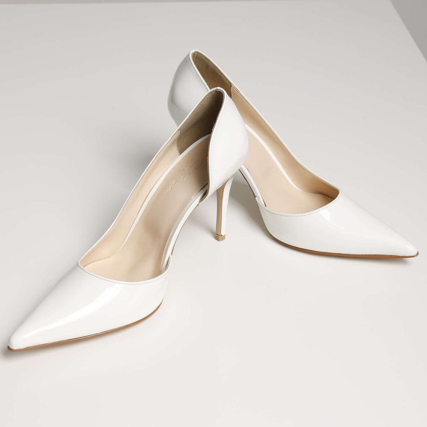 White Pointed Toe Pump